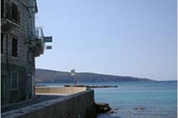 Croaţia Privát Komiža, Exteriorul